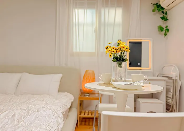 Hongdae Station 10-minute Walk Yeonnam Stay2 * Seoul