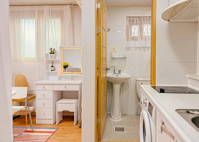 Hongdae Station 10-minute Walk Yeonnam Stay2 *